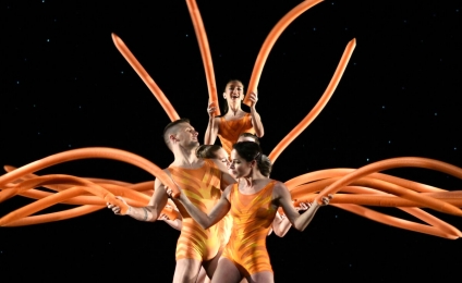 BACK TO MOMIX: 90 minuti di meditazione nel mondo della Natura e in quello dei Sogni
